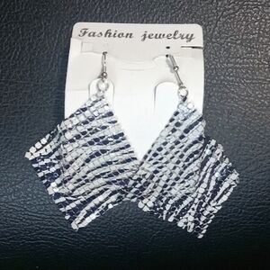 Black and White Mesh Fashion Earrings